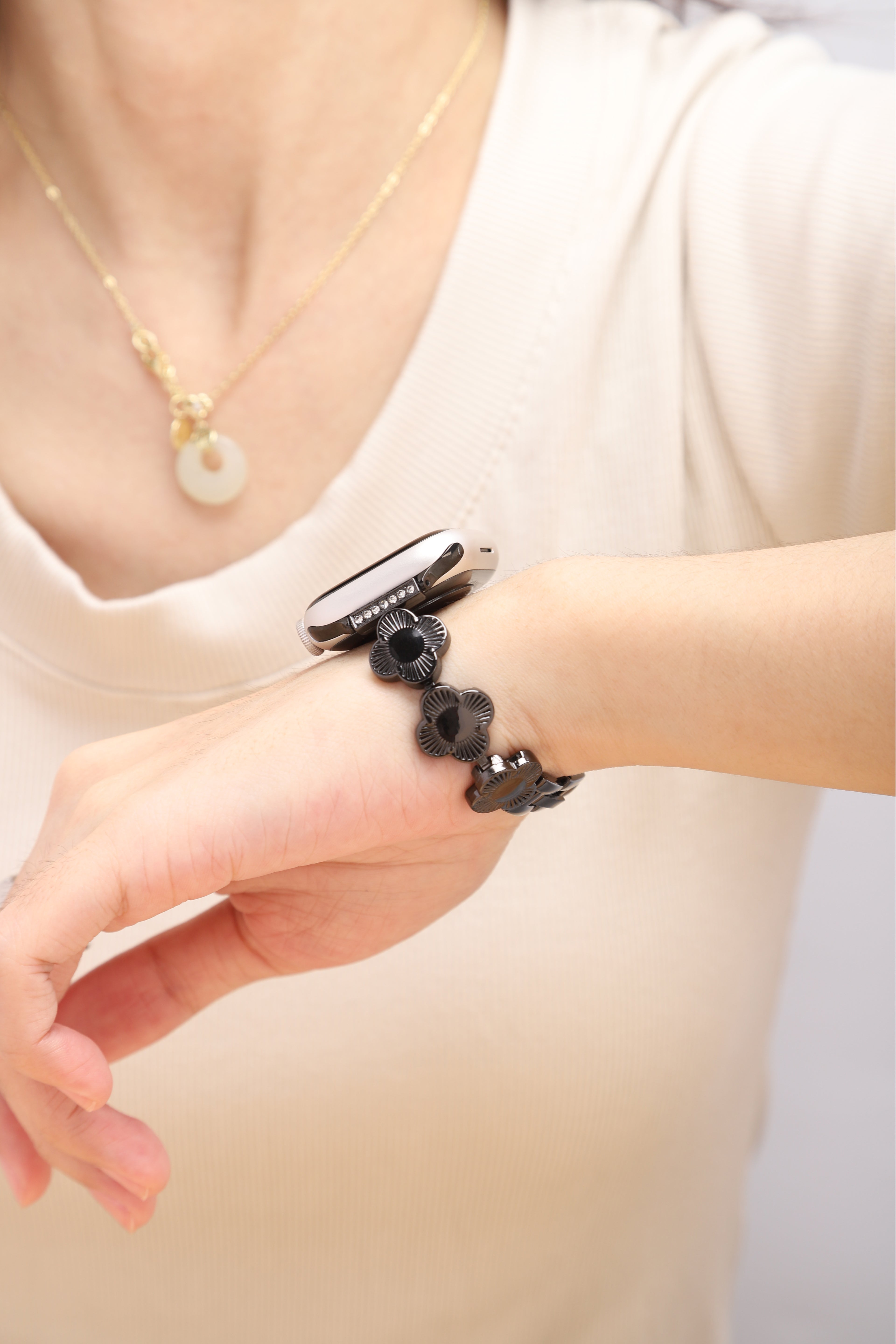 Williane Skiva Alloy Four-Leaf Clover Apple Watch Strap