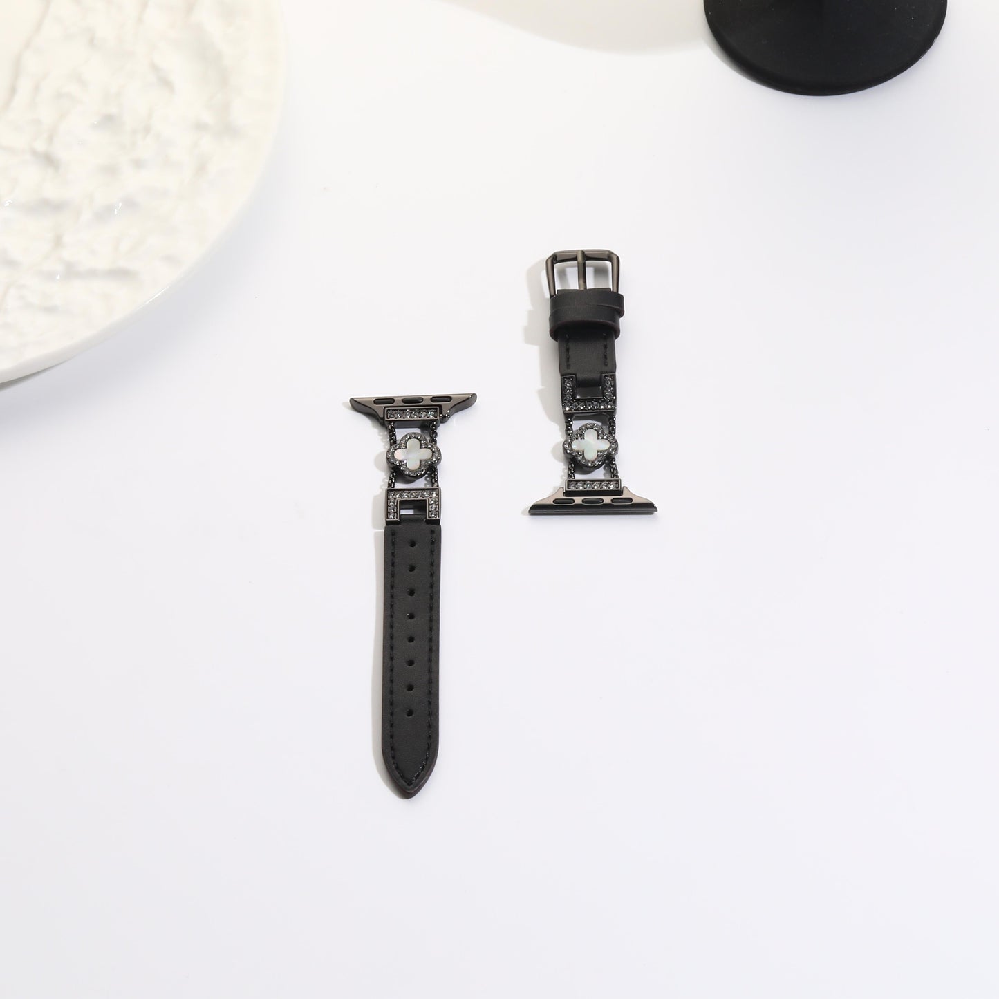 Williane Skiva Leather Clover Strap Elegant Metal Apple Watch Strap