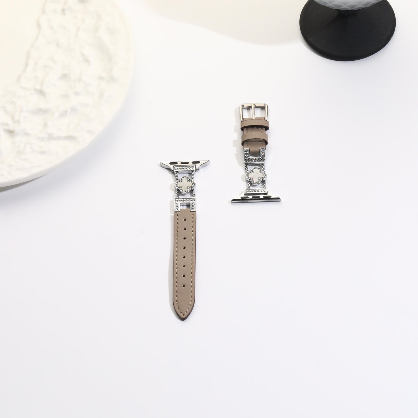 Williane Skiva Leather Clover Strap Elegant Metal Apple Watch Strap